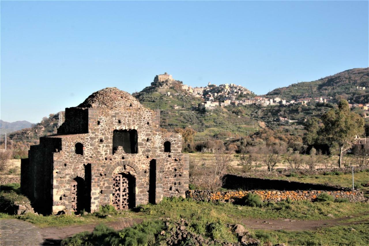 Casa Donna Franca Apartment Castiglione De Sicilia Bagian luar foto
