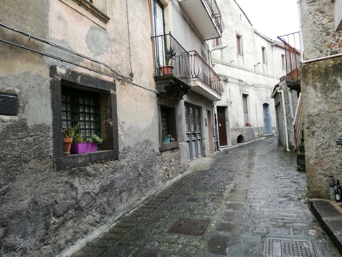 Casa Donna Franca Apartment Castiglione De Sicilia Bagian luar foto