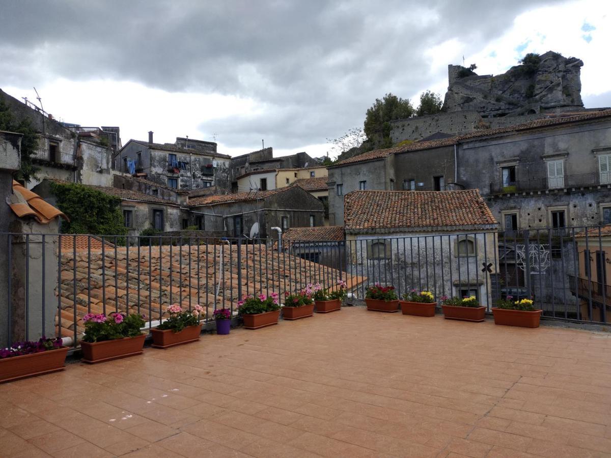 Casa Donna Franca Apartment Castiglione De Sicilia Bagian luar foto