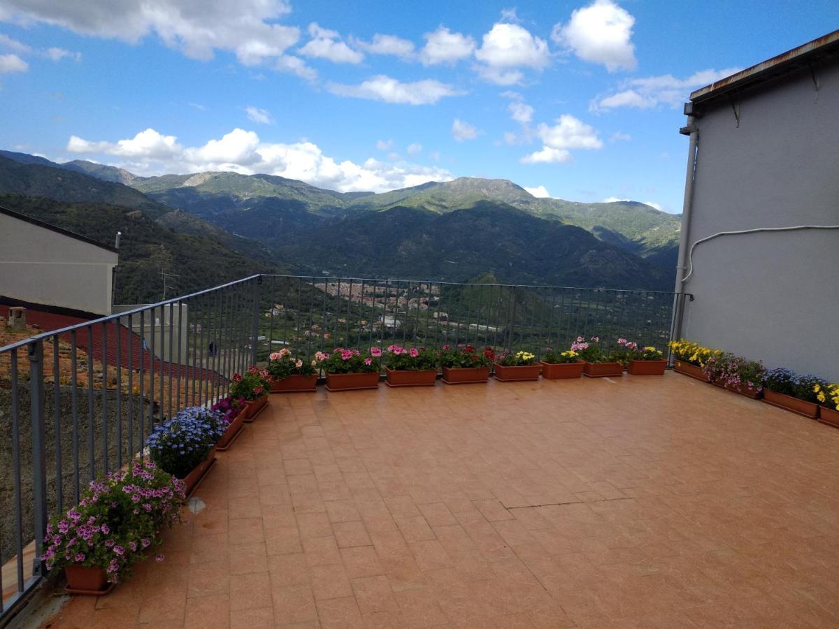 Casa Donna Franca Apartment Castiglione De Sicilia Bagian luar foto